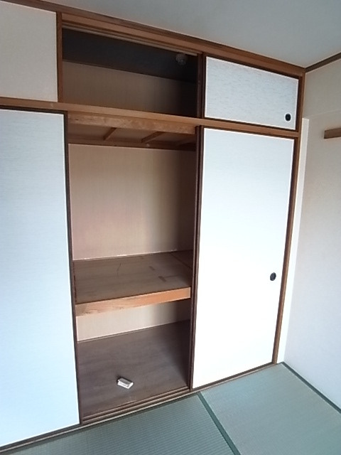 神戸市東灘区深江浜町の賃貸マンションの収納