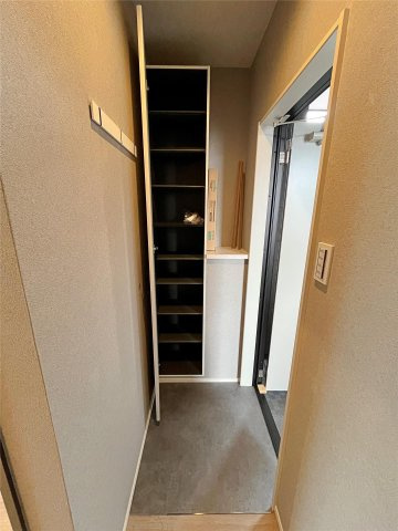 西宮市西福町のアパートの玄関