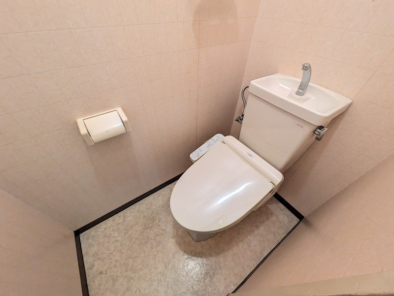 西宮市松山町の賃貸マンションのトイレ