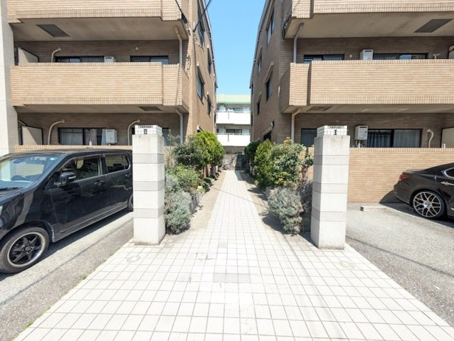 西宮市松山町の賃貸マンションのエントランス