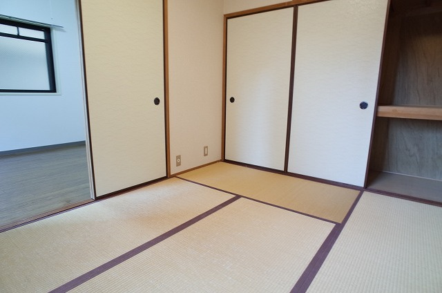 西宮市松山町の賃貸マンションの居間・リビング