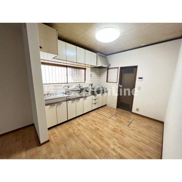 荘内町戸建のキッチン