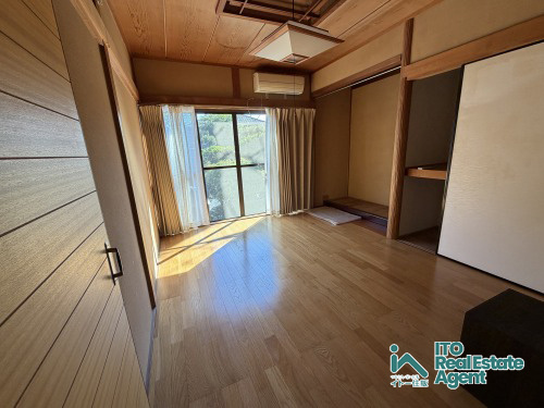 静市市原町 中古戸建の洋室