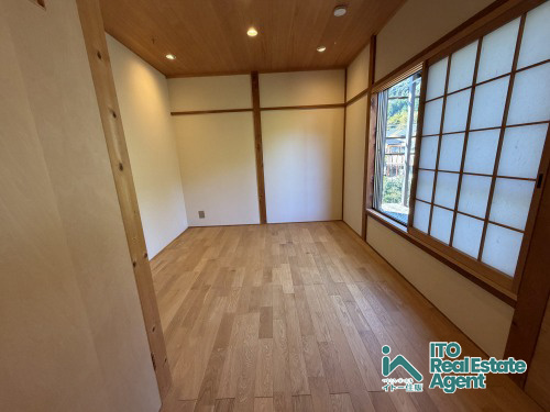 静市市原町 中古戸建の洋室