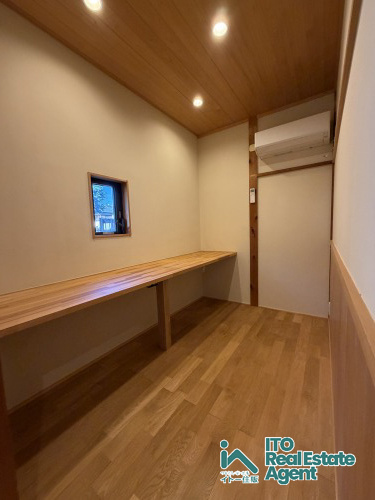 静市市原町 中古戸建の洋室