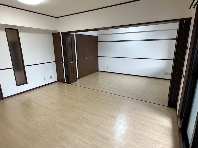ニューリバー九工大駅前の洋室