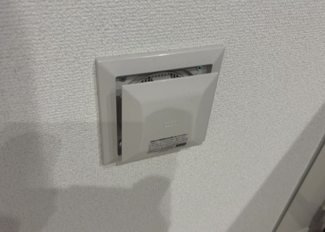 【冷暖房・空調設備】 | 元八王子町新築戸建 | 高気密・高断熱仕様の複層ガラスや24時間換気システムを備え、快適な室内温度と綺麗な空気を常に保てます。省エネルギー対策が施された住宅のため、エアコンの効きも良く年間を通じて心地よく過ごせます。