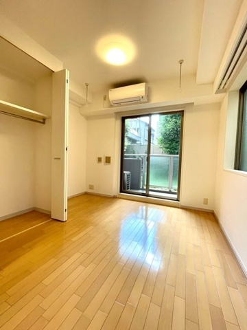 【居間・リビング】 | 新品家具付きマンション千鳥20(KaGood東京) | こちらのリビングで趣味の時間をお楽しみください