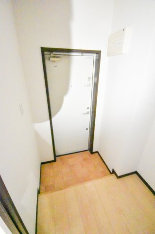 ラフィーネ聖天坂Ⅴ番館の玄関
