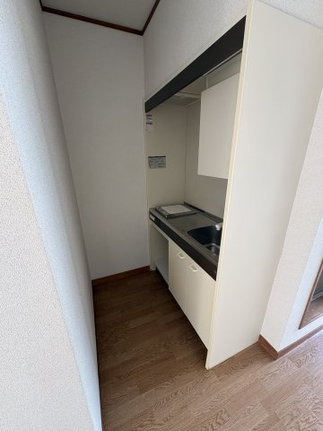 小金井市東町４丁目のアパートのキッチン|コンパクトなキッチンで掃除もラクラク