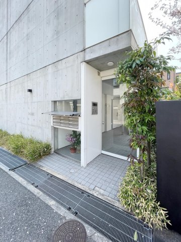 S-CUBEのエントランス