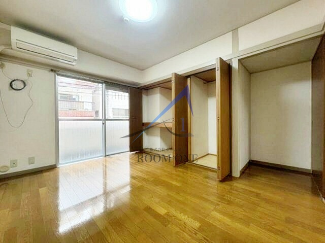 行平ビルの居間・リビング|洋室のお部屋です。