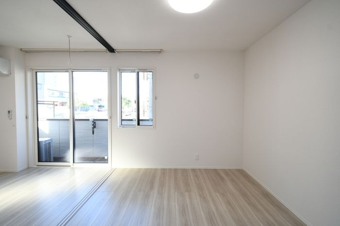 ルミナス磯部町の洋室