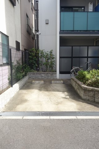 La Douceur赤羽の駐車場
