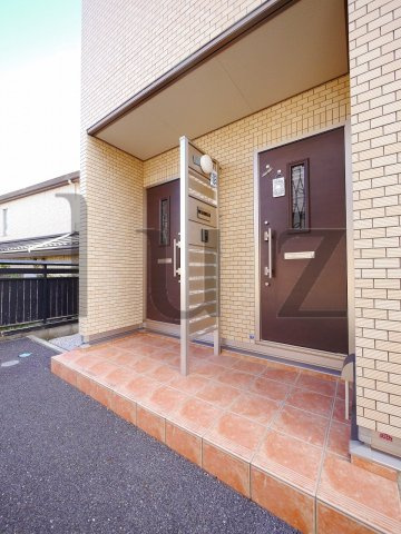 クレストヒル山下のエントランス