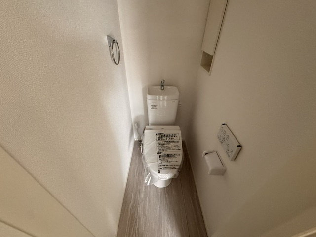尾張旭市新居町今池下２棟【仲介手数料無料　旭丘小　旭中】のトイレ|LINEから簡単お問合せ可能！
友達検索で@nqk7328tです！。