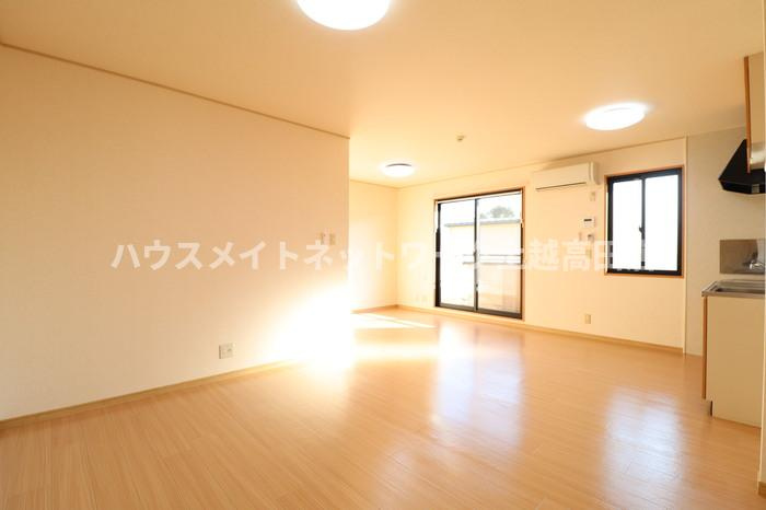 ロイヤルフローリッシュの居間・リビング|LDK15帖