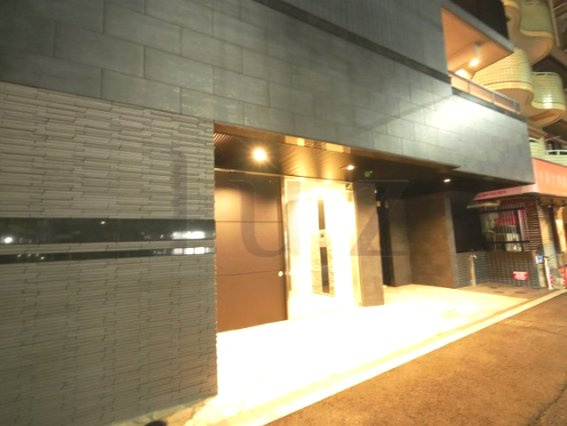 ガーラシティ横浜反町のエントランス