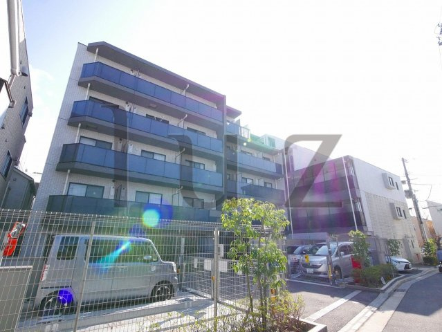 ガーラステーション横浜大口の外観