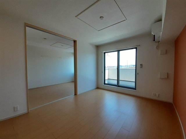 【居間・リビング】 | ヴァンベール | こちらの居間で趣味の時間をお楽しみください