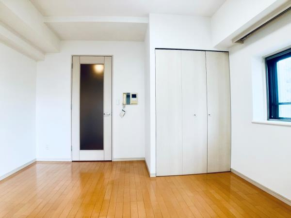 ＫＤＸレジデンス御徒町の居間・リビング|こちらの居間で趣味の時間をお楽しみください
