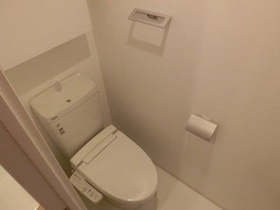 【トイレ】 | 新品家具付きマンション千駄ヶ谷3(KaGood東京) | 清潔感のあるトイレです