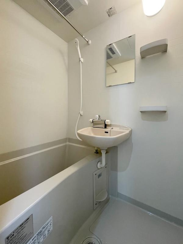 D APARTMENTの洗面所|脱衣スペースもあります