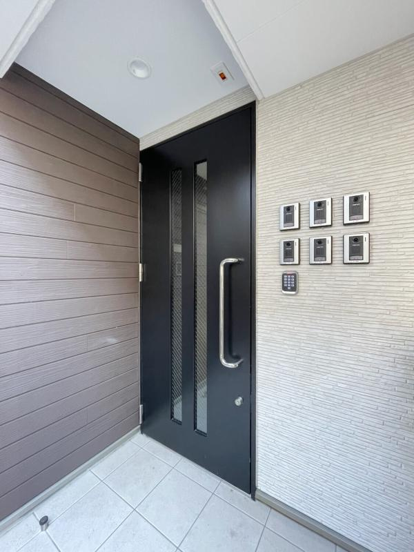 D APARTMENTのエントランス|清潔なエントランスです