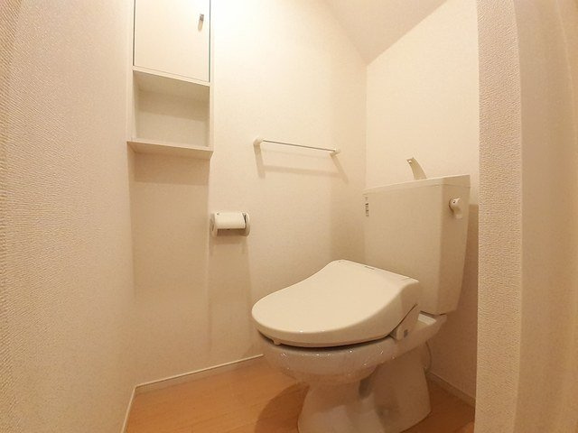 ポライトⅡのトイレ|落ち着いた色調のトイレです