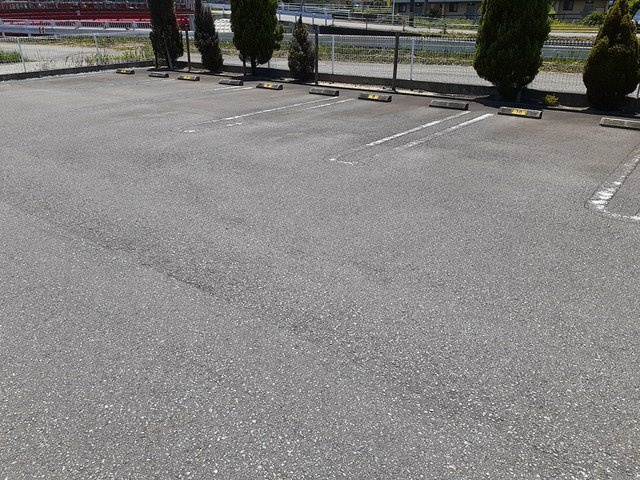 カームスクエアⅠの駐車場|カースペースがあります