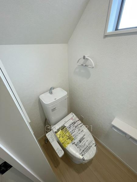 クレイドルガーデン前橋市粕川町女渕第３　１号棟のトイレ|１階トレイです。
温水シャワー洗浄機能付きです。
