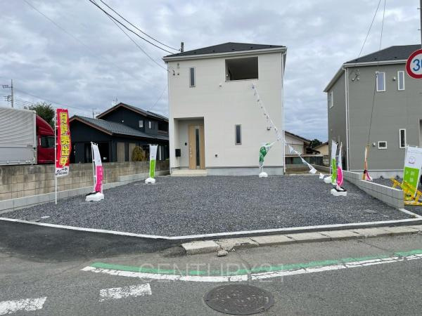 クレイドルガーデン前橋市粕川町女渕第３　１号棟の前面道路含む現地写真|並列駐車可能な駐車場