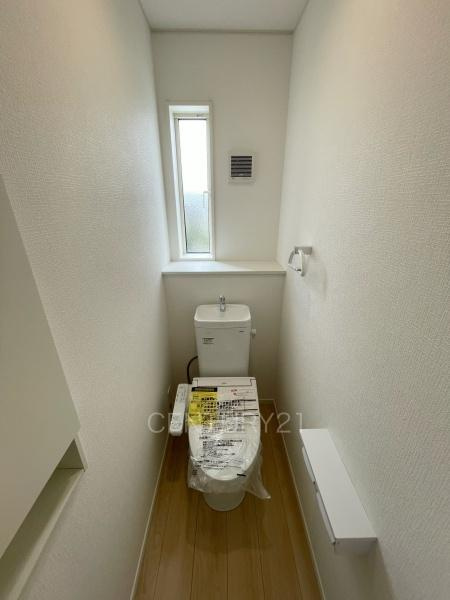 クレイドルガーデン前橋市粕川町第３　２号棟のトイレ|２階トイレです。
温水シャワー洗浄機能付きです。