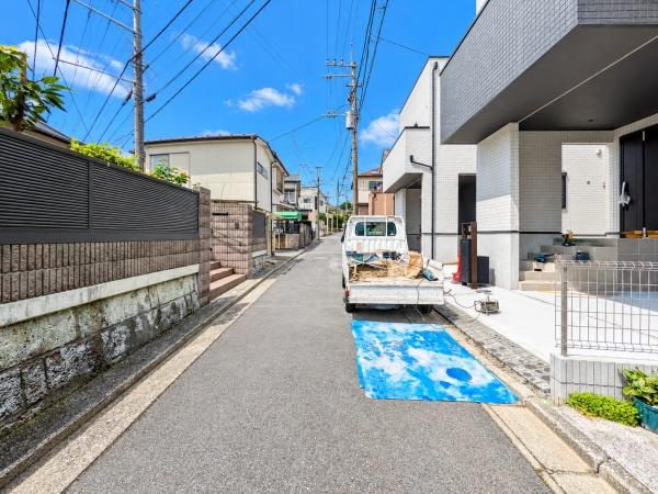 横浜市緑区寺山町の新築一戸建の前面道路含む現地写真|閑静な住宅街につき住環境良好です♪
お気軽にお問い合わせください。