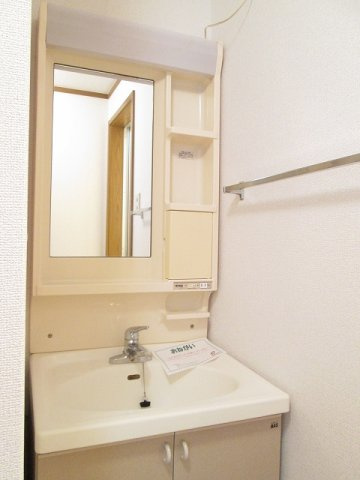 プリムローズＢの洗面所|明るい洗面所です