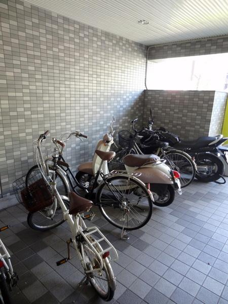 コンチネンタル大正のエントランス|★バイクも置けます★