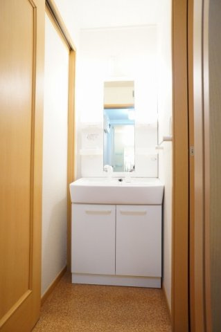 【洗面所】 | シャトレ・ブリアン壱番館 | コンパクトで使いやすい洗面所