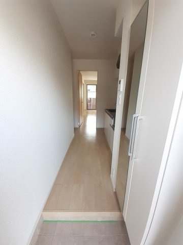 ラフレーズ田中の玄関|明るい玄関です