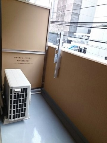 プチラパンのバルコニー|バルコニーからの眺めを楽しみながら食事をしませんか