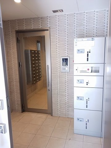 ラ・ペジーブル新町のエントランス|清潔なエントランスです