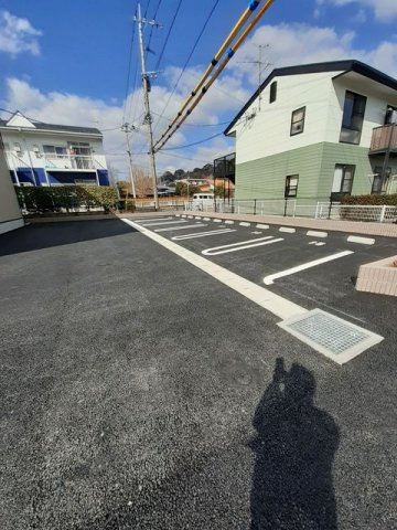 オーヴ・プラシードの駐車場|駐車場があるので、車を買う予定の方も安心です