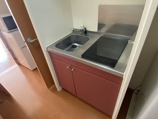 レオパレス大将ヶ根のキッチン|コンパクトなキッチンで掃除もラクラク