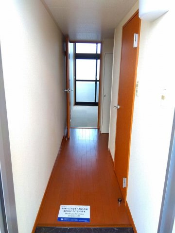 レオパレスオネスティⅢの玄関