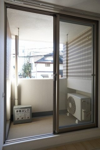 フレイム　タウアのバルコニー|暖かな日差しのふりそそぐバルコニー