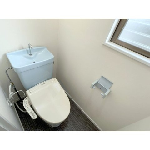 ベルクアインツのトイレ|落ち着いた色調のトイレです