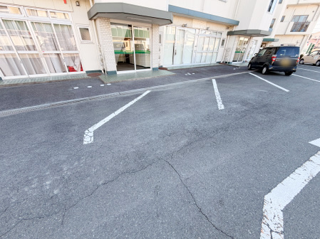 丸鈴グリーンビルBの駐車場
