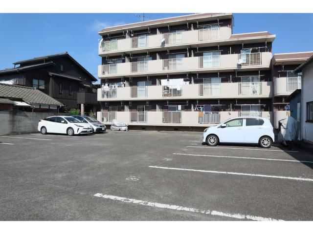 石川マンション３の駐車場