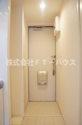 リブリ・ルノンの玄関
