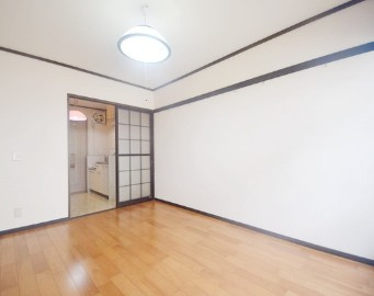 サンハイツの寝室|別部屋参照