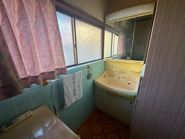 ■□米子市尾高中古戸建□■の洗面所|洗面所です。
三面鏡となっております〇